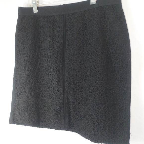 Ann Taylor Textured Black Mini Skirt, 8 Petite - Picture 2 of 9